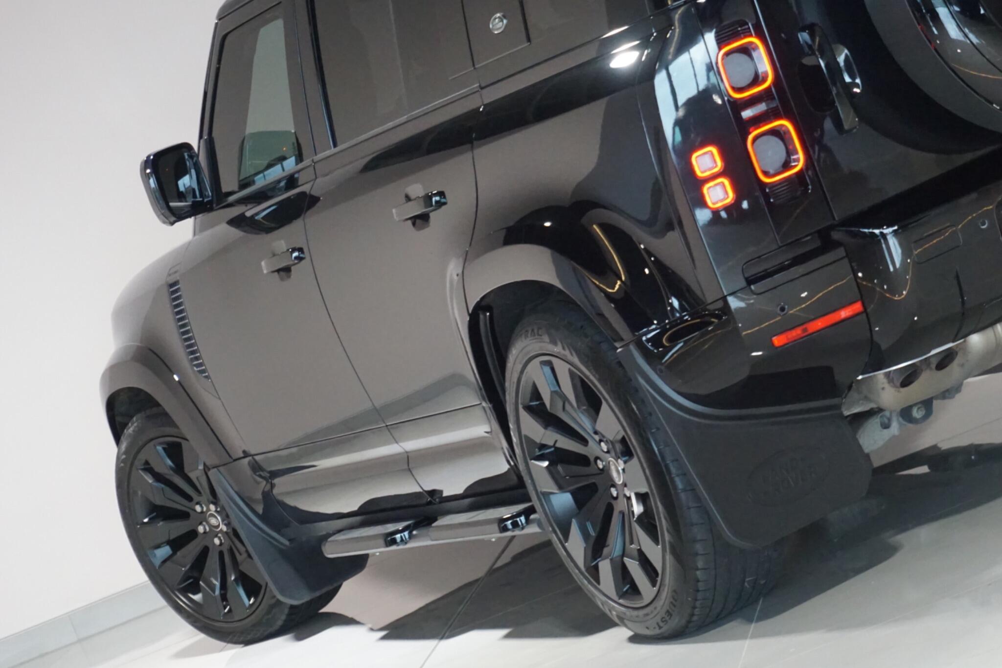 Land Rover Defender 110 3.0 D250 MHEV SE SUV 5dr Diesel Auto 4WD Euro 6 (s/s) (250 ps)